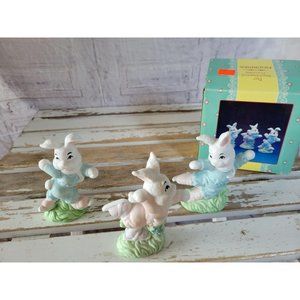 Artmark porcelain Easter bunny rabbit village figu